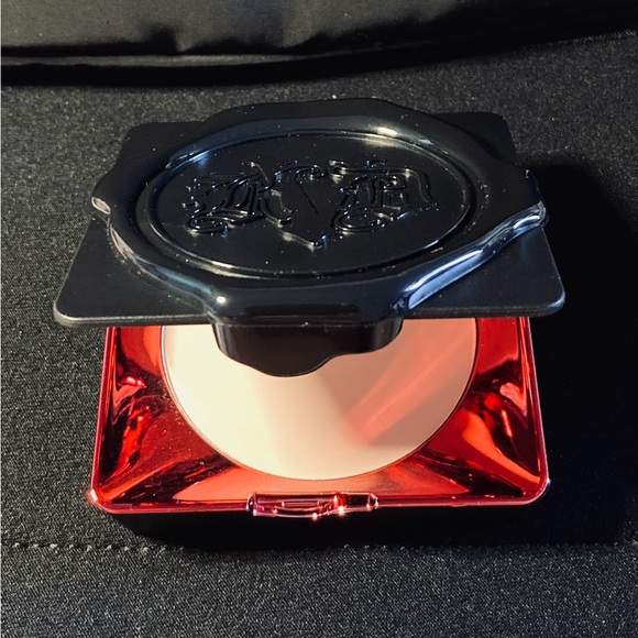 KVD - Kat Von D - LOCK-IT Powder Foundation - Compact - Light 130 - Picture 2 of 8